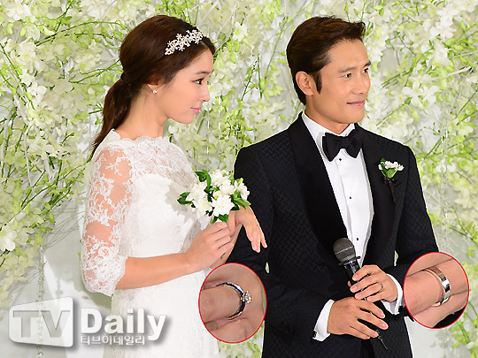 Ngắm nhìn top 05 cặp nhẫn cưới đẹp nhất của sao Hàn - Từ đơn giản đến sang chảnh - 3