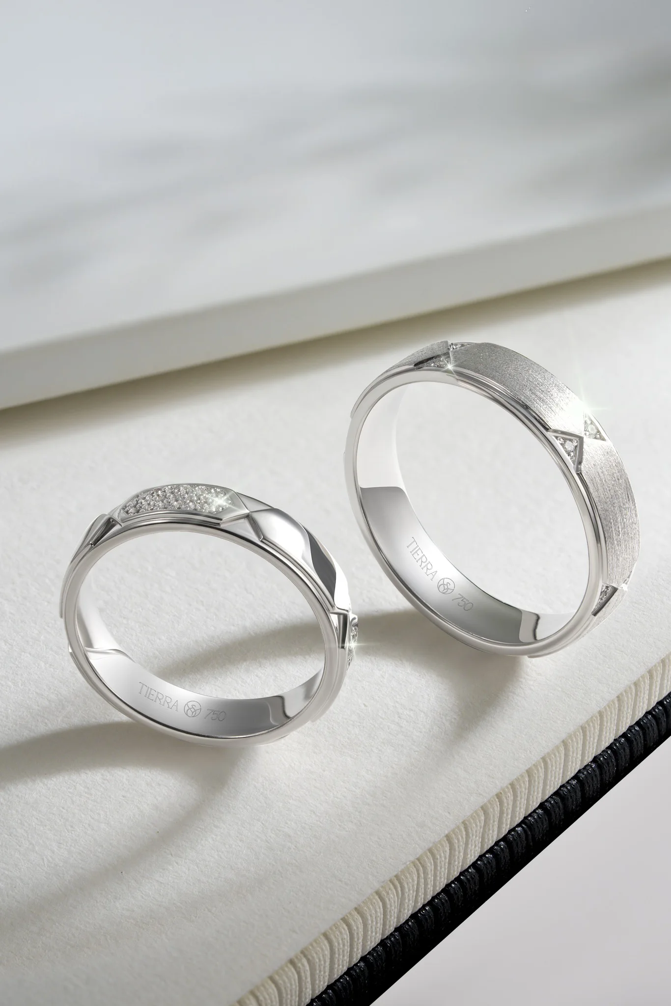 Có nên mua nhẫn cưới bạch kim hay không? Nhẫn cưới bạch kim giá bao nhiêu?