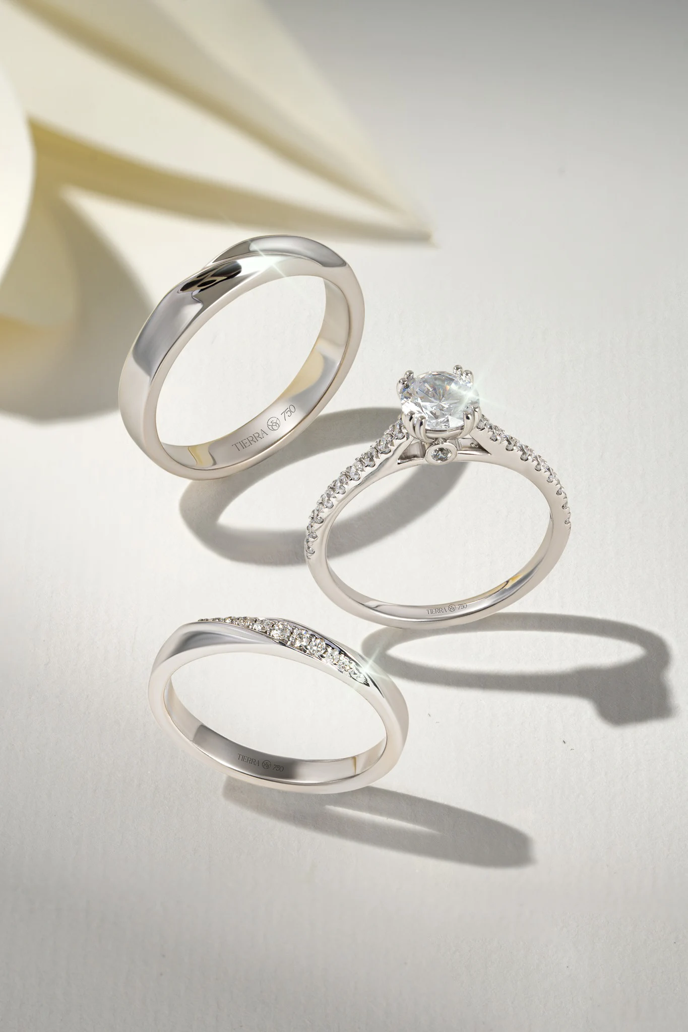 Cách chọn nhẫn vàng trắng nữ đẹp - Đâu là tiêu chí quan trọng nhất?