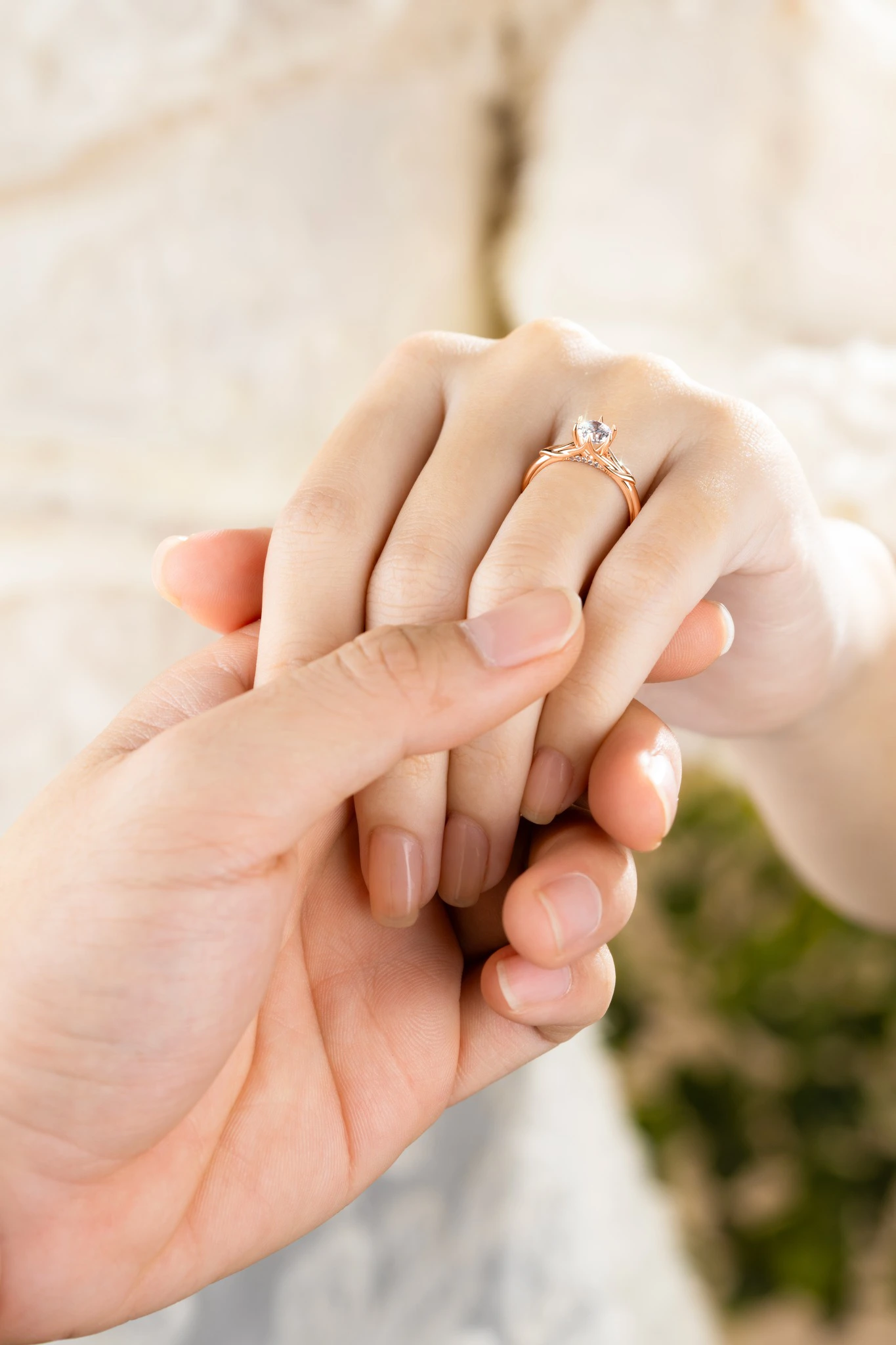 Những lưu ý quan trọng khi chọn nhẫn đính hôn kim cương