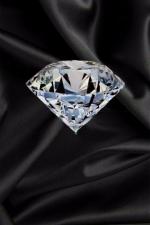Giá kim cương nhân tạo có gì khác với kim cương thiên nhiên? Vì sao nên chọn trang sức kim cương thiên nhiên