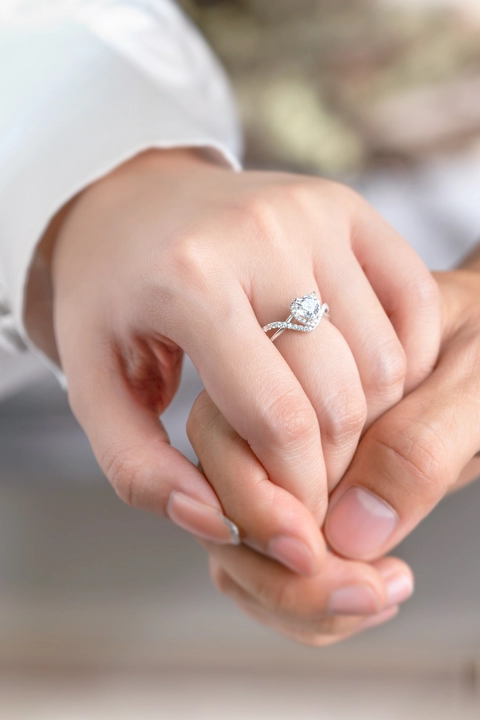 Khi cầu hôn nên đeo nhẫn ngón nào?
