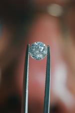 So sánh giá trị của kim cương và Moissanite? Kim cương có phải là vật chất đắt nhất hành tinh?
