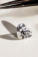 Cách phân biệt kim cương thiên nhiên và kim cương tổng hợp chính xác nhất