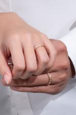 Đàn ông đeo nhẫn cưới tay nào để hôn nhân được viên mãn? Các kiểu dáng nhẫn cưới nam phổ biến nhất hiện nay