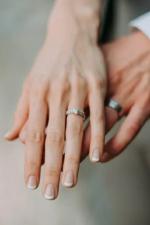 Mẫu nhẫn cưới kim cương hot nhất 2021 - Bí quyết chọn nhẫn xinh