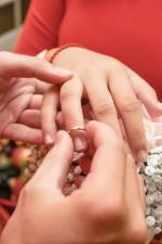 Giá vàng tây nhẫn cưới được tính như thế nào? Giá nhẫn cưới vàng tây có biến động theo thị trường không?