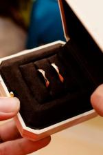 Ý tưởng khắc tên nhẫn cưới độc đáo cho các cặp đôi