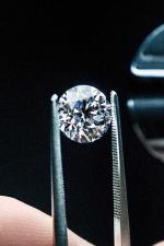 Kim cương có tăng giá không? Giá của kim cương có bị biến động như giá vàng không?