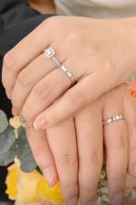 Cách đeo nhẫn cầu hôn và nhẫn cưới chuẩn cho các cặp đôi - Sự khác nhau giữa ngón tay đeo nhẫn cầu hôn và nhẫn cưới