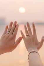Ý nghĩa của nhẫn cưới in dấu vân tay mà có thể bạn chưa biết