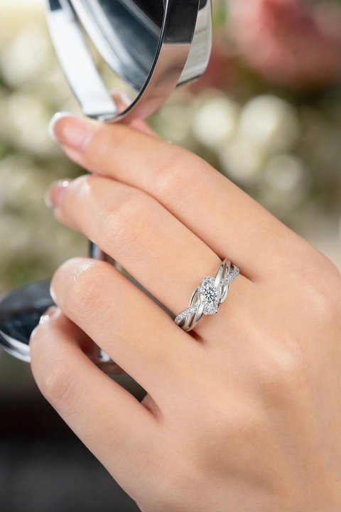 Những kiểu nhẫn nữ kim cương đẹp nhất cho nàng cá tính và thời thượng