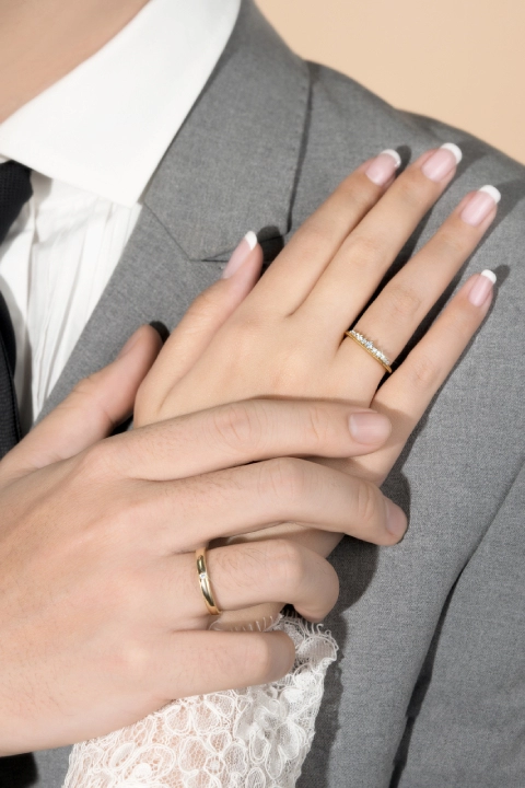 Nữ đeo nhẫn cưới tay nào là hợp thời trang và chuẩn xác nhất?