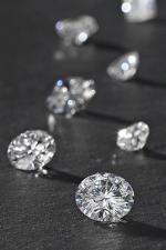 1 carat kim cương nhân tạo bao nhiêu tiền? Giá có khác với kim cương thiên nhiên hay không?