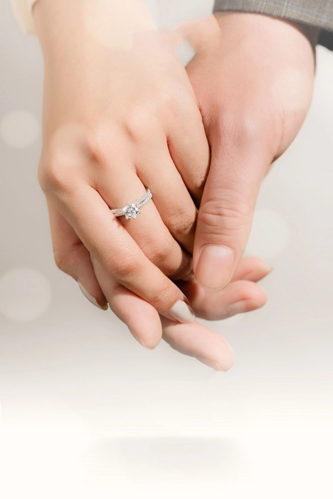 Tham khảo 5 ý tưởng chụp ảnh tay đeo nhẫn cưới dành cho cô dâu chú rể