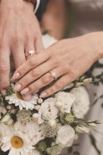 Cặp nhẫn cưới giá bao nhiêu? Làm sao có cặp nhẫn cưới đẹp trong ngân sách?