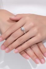 Cầu hôn thì đeo nhẫn ngón nào? Vị trí khác gì so với nhẫn cưới?