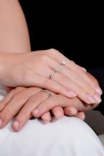 Nhẫn cưới vàng trắng kim cương là gì và tại sao nhẫn cưới vàng trắng kim cương lại được yêu thích