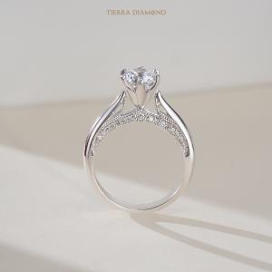 Những mẫu nhẫn đính hôn kim cương - 5.jpg