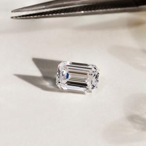 Nhẫn kim cương Emerald - Nhiệm màu của viên kim cương lớn - 4.jpg