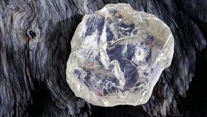 Hình ảnh kim cương thiên nhiên thô có nhiều kích cỡ khác nhau