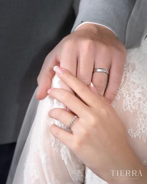 Nhẫn cưới con gái đeo tay nào sẽ tùy thuộc vào quan niệm mỗi quốc gia