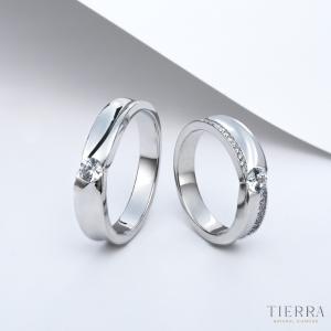 Nhẫn cưới bạch kim khác với nhẫn cưới vàng trắng thế nào?