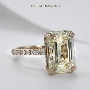 Nhẫn kim cương Emerald - Nhiệm màu với viên kim cương lớn.jpg