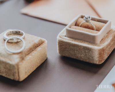 Lưu ý đeo nhẫn cưới đúng cách? Làm thế nào để bảo quản nhẫn cưới như ngày đầu - 1