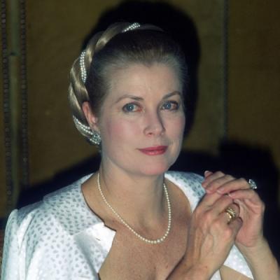 Nhẫn kim cương của Grace Kelly là một trong những mẫu nhẫn cầu hôn đẹp nhất thế giới