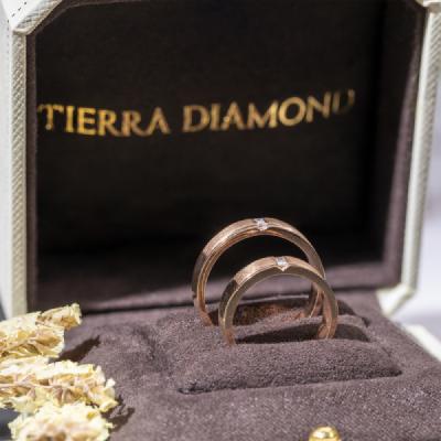 Mua nhẫn đôi vàng 18k đủ tuổi tại Tierra Diamond