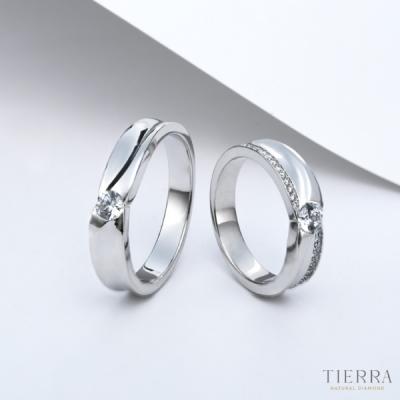 Mẫu nhẫn cưới 2022 làm bằng bạch kim có độ bền cao và vẻ ngoài bóng đẹp