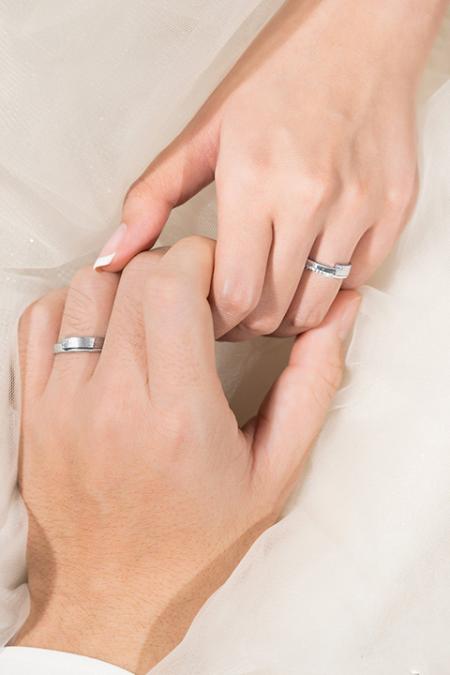 Nhẫn cặp đeo ngón nào thể hiện được tình yêu nồng nhiệt của đôi trẻ