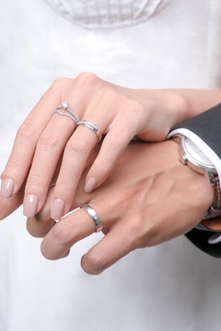 Hiểu đúng về nhẫn đính hôn - Chọn cặp nhẫn đính hôn hay 1 chiếc nhẫn đính hôn?