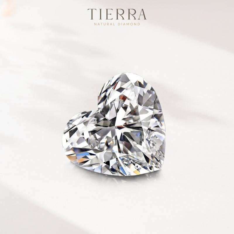 Viên kim cương GIA hình trái tim vô cùng lấp lánh.