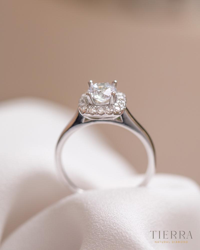 Lịch sử của nhẫn cầu hôn kim cương? Bật mí ý nghĩa của chiếc nhẫn cầu hôn - 2