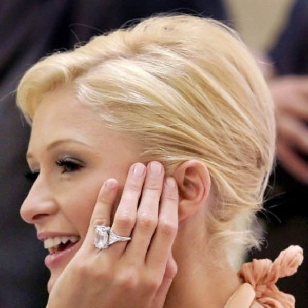 Nhẫn cầu hôn đẹp nhất thế giới của Paris Hilton