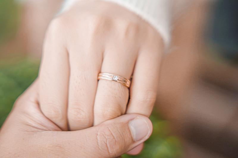 Gợi ý các kiểu nhẫn cưới một viên chủ đẹp - Biểu tượng của mãi mãi một tình yêu trong đời - 2.JPG