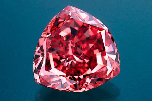 Kim cương Moussaieff có màu đỏ đầy mê hoặc