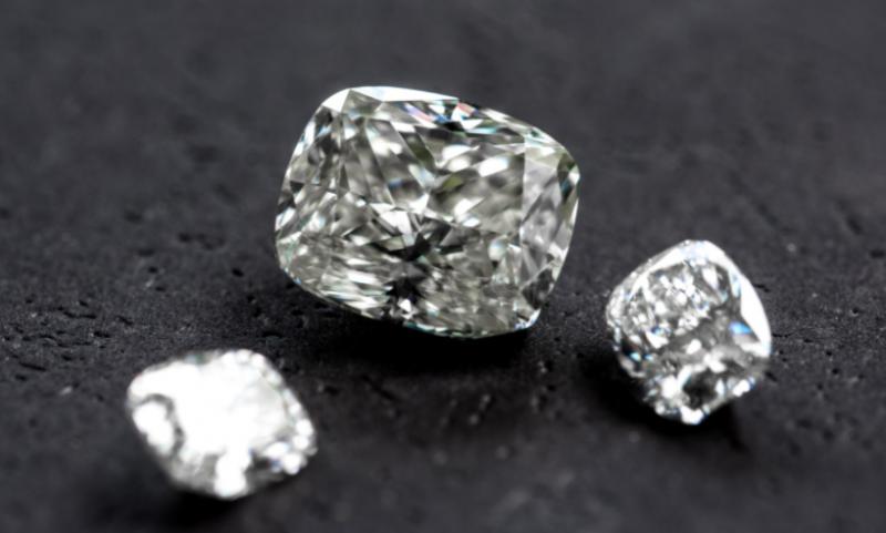 Hình dạng kim cương thiên nhiên khác nhau sẽ có kích thước và trọng lượng khác nhau
