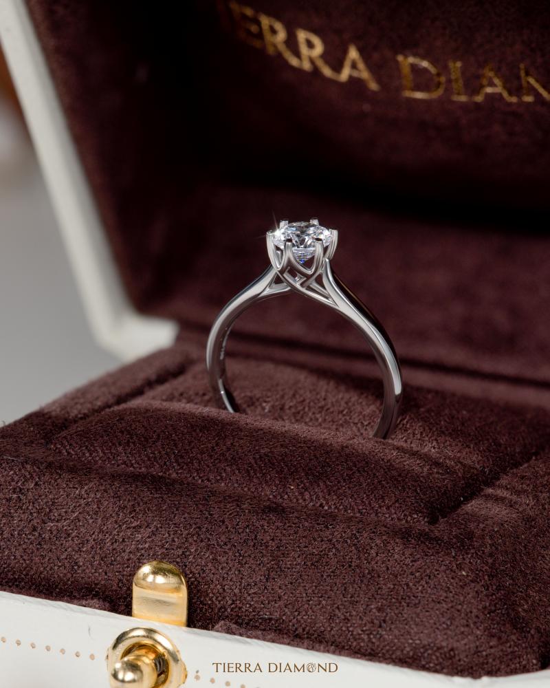 Nhẫn đính hôn kim cương - Cách lựa chọn nhẫn đính hôn phù hợp - 4.jpg