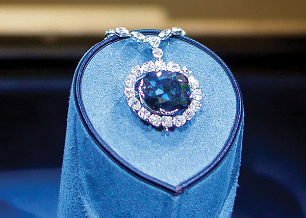 Phụ kiện thời trang: Đắm chìm trong vẻ đẹp của 10 viên kim cương giá trị nhất th Ope-snVnSnQKbH