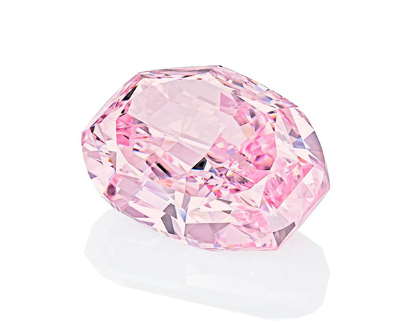 Choáng ngợp trước vẻ đẹp của viên kim cương đắt giá Pink Star