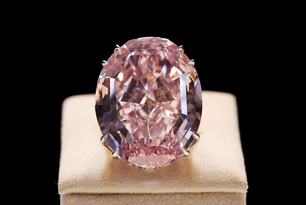 Pink Star lớn nhất trong các viên kim cương hồng được khai thác