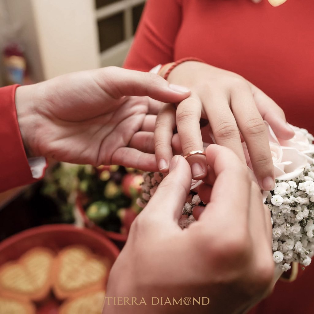 Đeo nhẫn cưới đúng cách thể hiện trọn vẹn tình yêu cùng Tierra Diamond