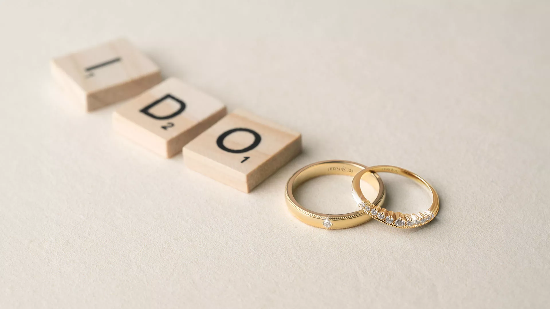 Lưu ý đeo nhẫn cưới đúng cách? Làm thế nào để bảo quản nhẫn cưới như ngày đầu