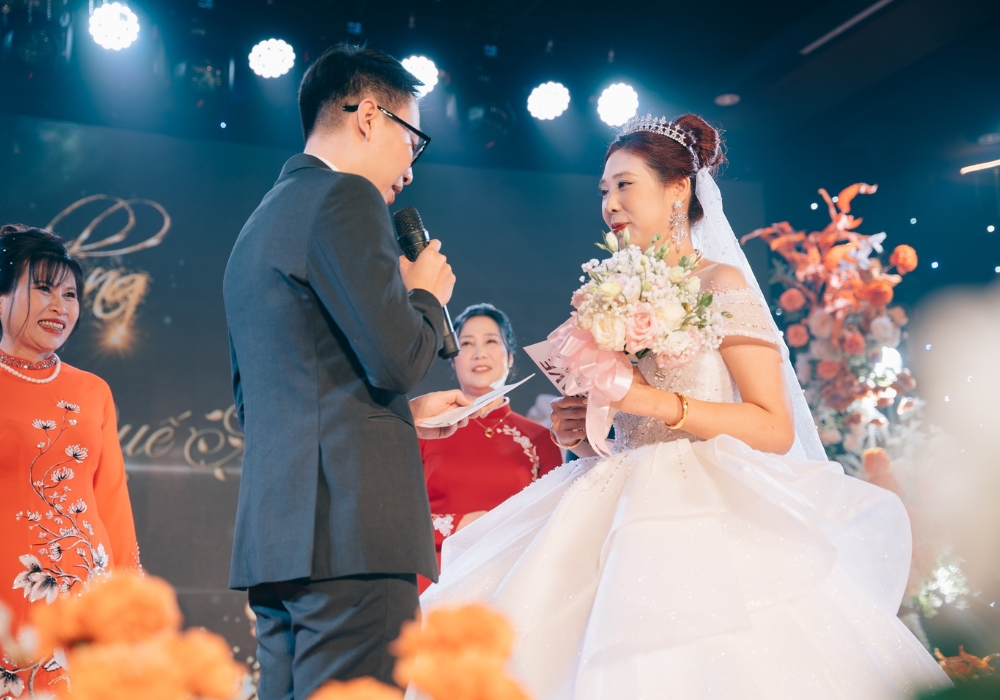 Đặt nhà hàng sớm để tiết kiệm chi phí