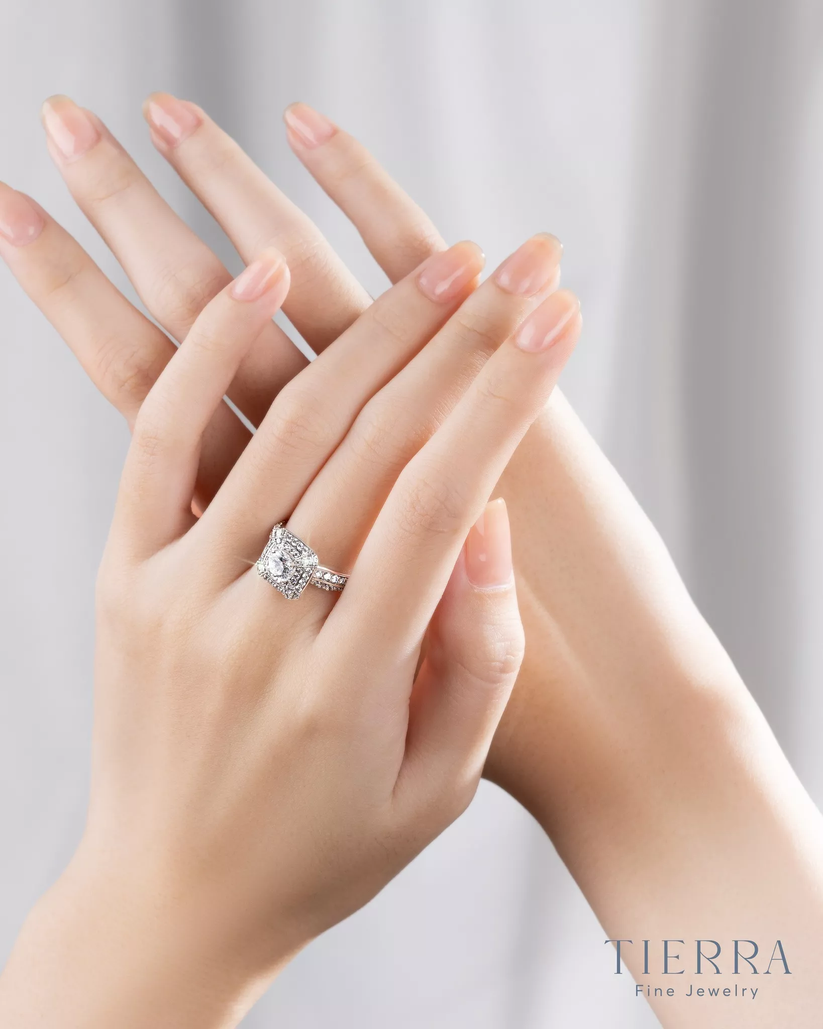 Nhẫn đá CZ và kim cương đều có những ưu điểm riêng