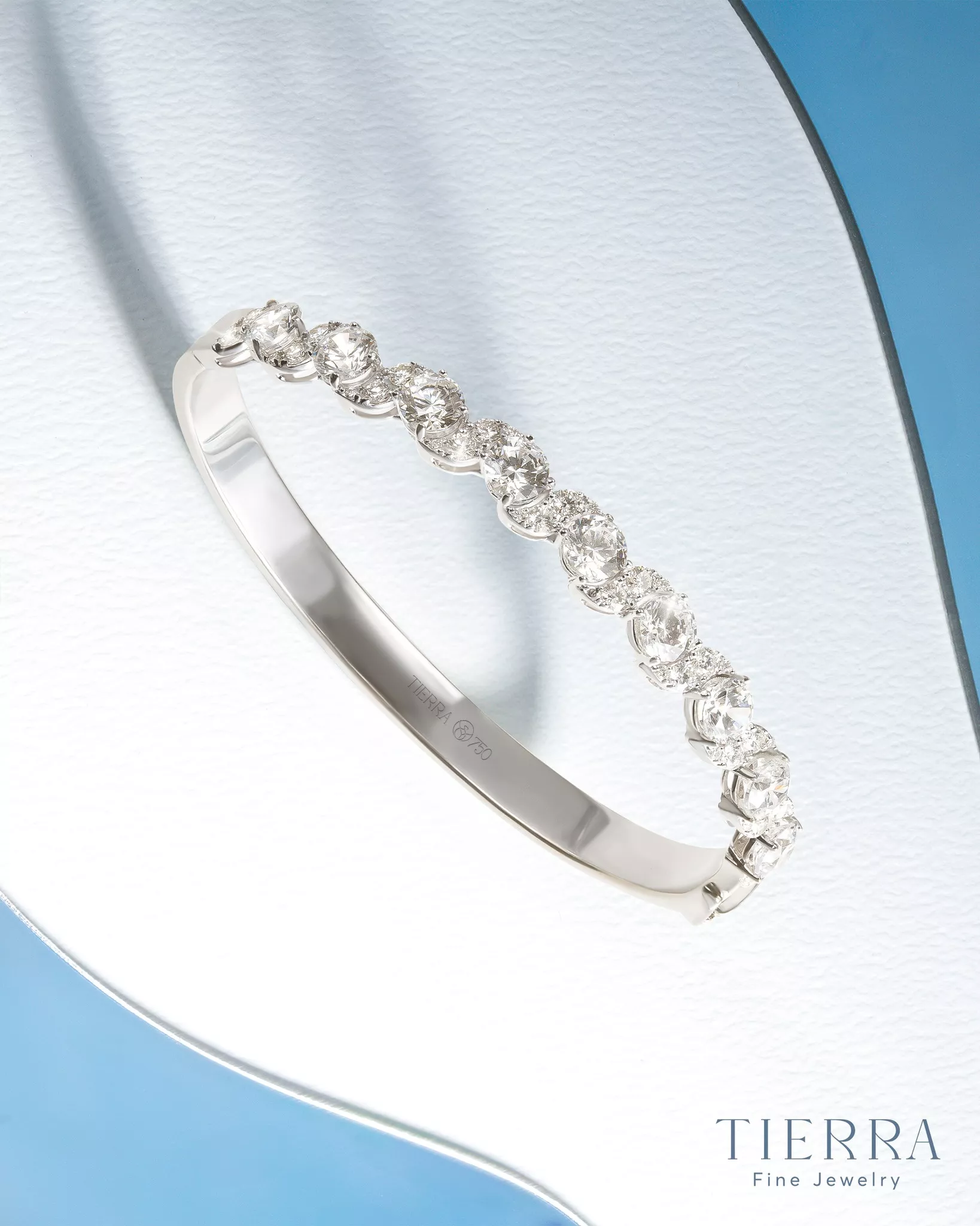 Chọn vòng tay nữ vàng 18K đẹp theo độ tuổi tăng phần thanh lịch cho bạn
