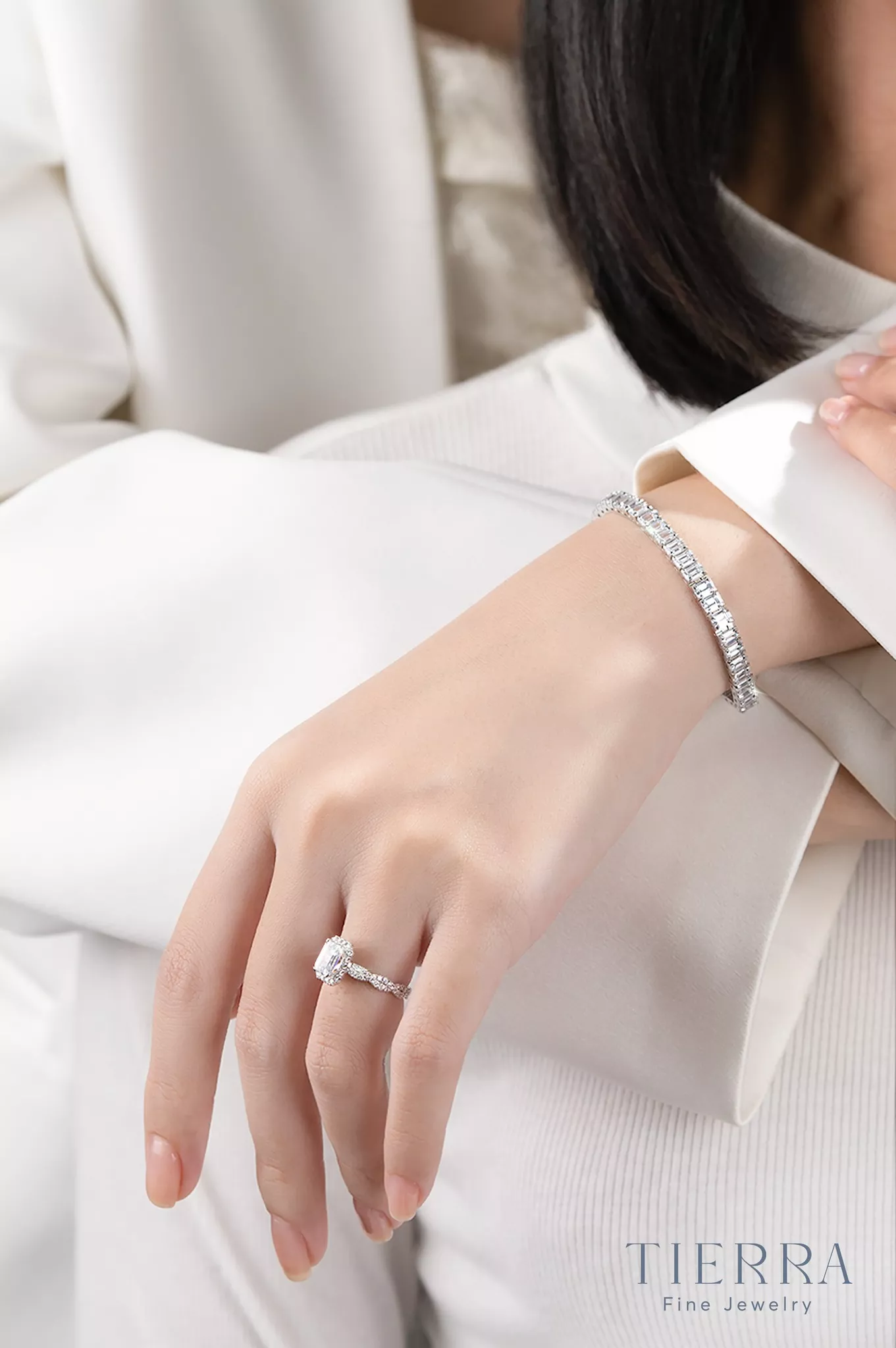 Vòng tay nữ vàng 18K đúng dáng tay giúp bạn thêm nổi bật